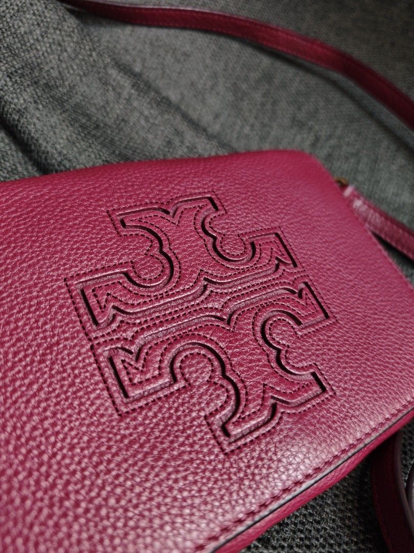 Tory Burch Harper Flat Wallet Crossbody bag (Category: Luxury Bags & Wallets) located in Panabo. Submitted by kzmbags2026 (Listing ID 1468490467, Image 2). Description: ToryB Harper Flat Wallet Crossbody bag Like New size: 5" x 8" DM us now 📩.