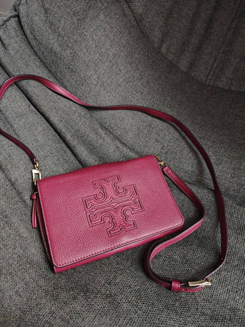 Tory Burch Harper Flat Wallet Crossbody bag (Category: Luxury Bags & Wallets) located in Panabo. Submitted by kzmbags2026 (Listing ID 1468490467, Image 1). Description: ToryB Harper Flat Wallet Crossbody bag Like New size: 5" x 8" DM us now 📩.