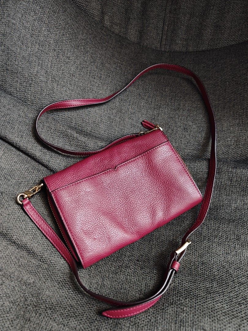 Tory Burch Harper Flat Wallet Crossbody bag (Category: Luxury Bags & Wallets) located in Panabo. Submitted by kzmbags2026 (Listing ID 1468490467, Image 3). Description: ToryB Harper Flat Wallet Crossbody bag Like New size: 5" x 8" DM us now 📩.
