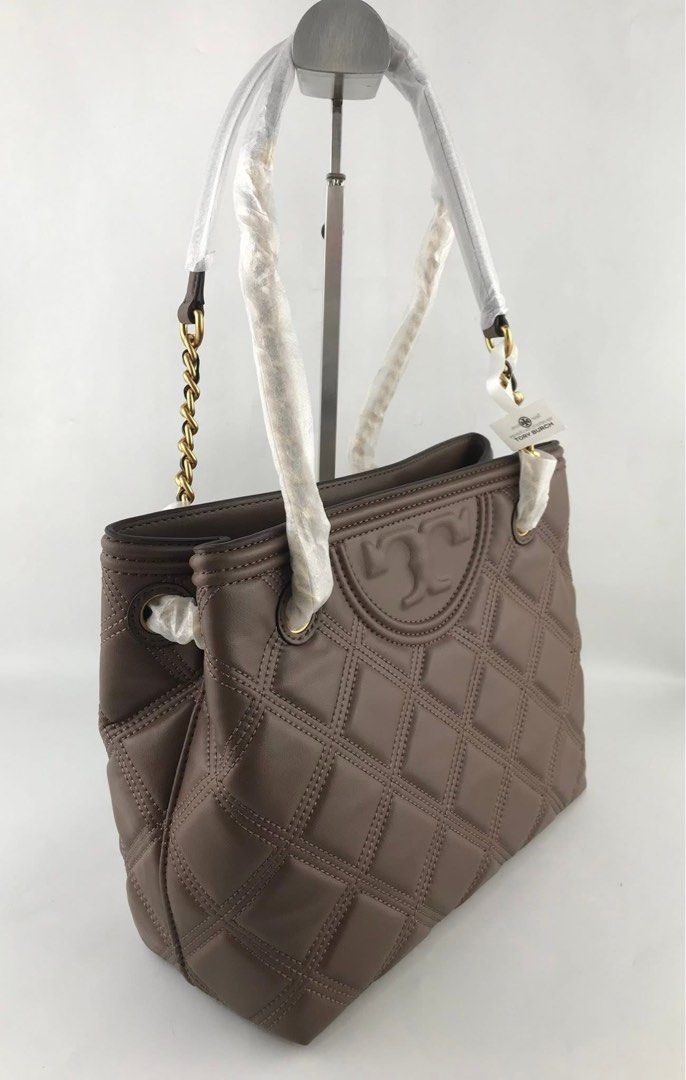 Tory Burch Soft Flemming Tote (Category: Shoulder Bags) located in Binan City. Submitted by pinkykeenshop (Listing ID 1468285382, Image 3). Description: .
