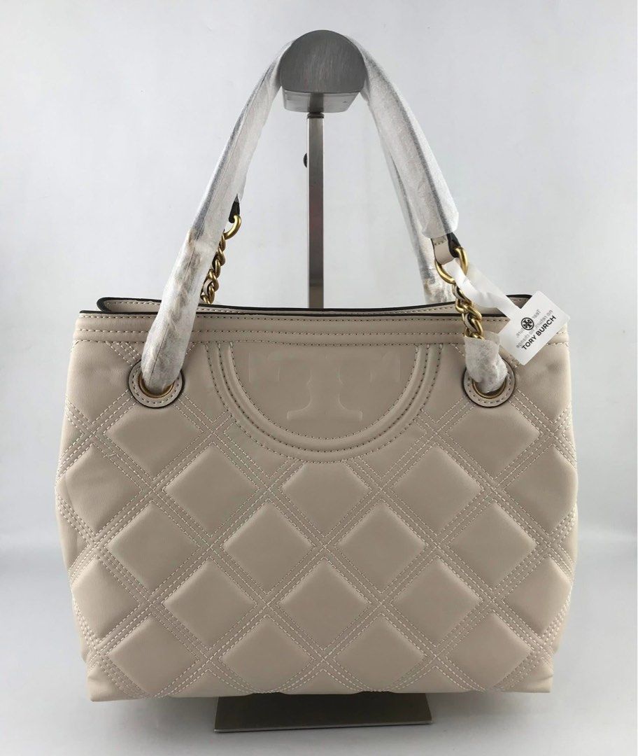 Tory Burch Soft Flemming Tote (Category: Shoulder Bags) located in Binan City. Submitted by pinkykeenshop (Listing ID 1468286890, Image 1). Description: .