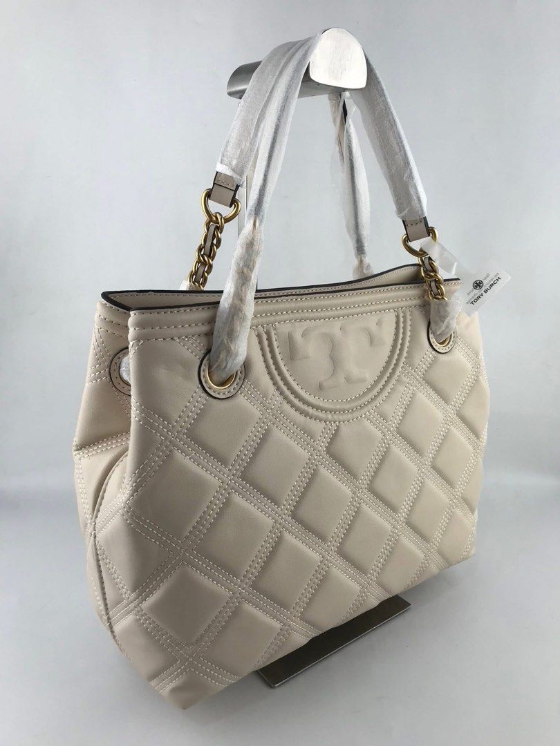 Tory Burch Soft Flemming Tote (Category: Shoulder Bags) located in Binan City. Submitted by pinkykeenshop (Listing ID 1468286890, Image 3). Description: .