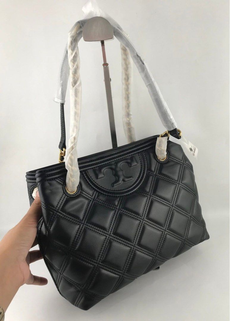 Tory Burch Soft Flemming Tote (Category: Shoulder Bags) located in Binan City. Submitted by pinkykeenshop (Listing ID 1468286929, Image 2). Description: .