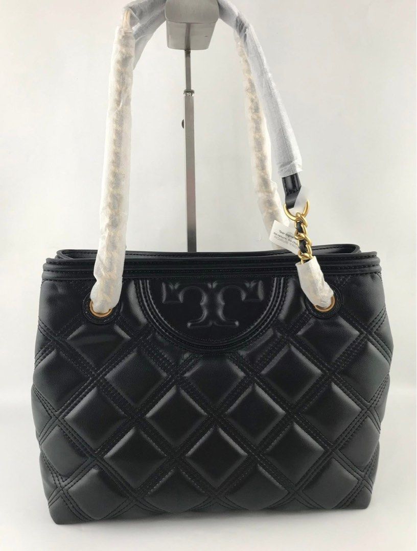 Tory Burch Soft Flemming Tote (Category: Shoulder Bags) located in Binan City. Submitted by pinkykeenshop (Listing ID 1468286929, Image 1). Description: .