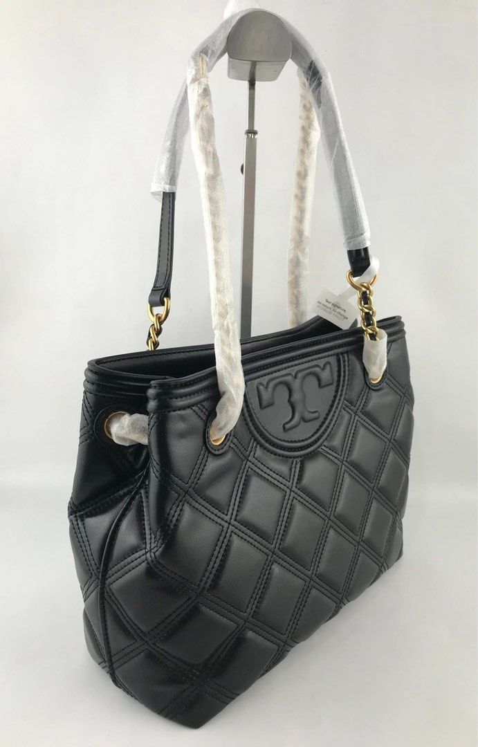 Tory Burch Soft Flemming Tote (Category: Shoulder Bags) located in Binan City. Submitted by pinkykeenshop (Listing ID 1468286929, Image 3). Description: .