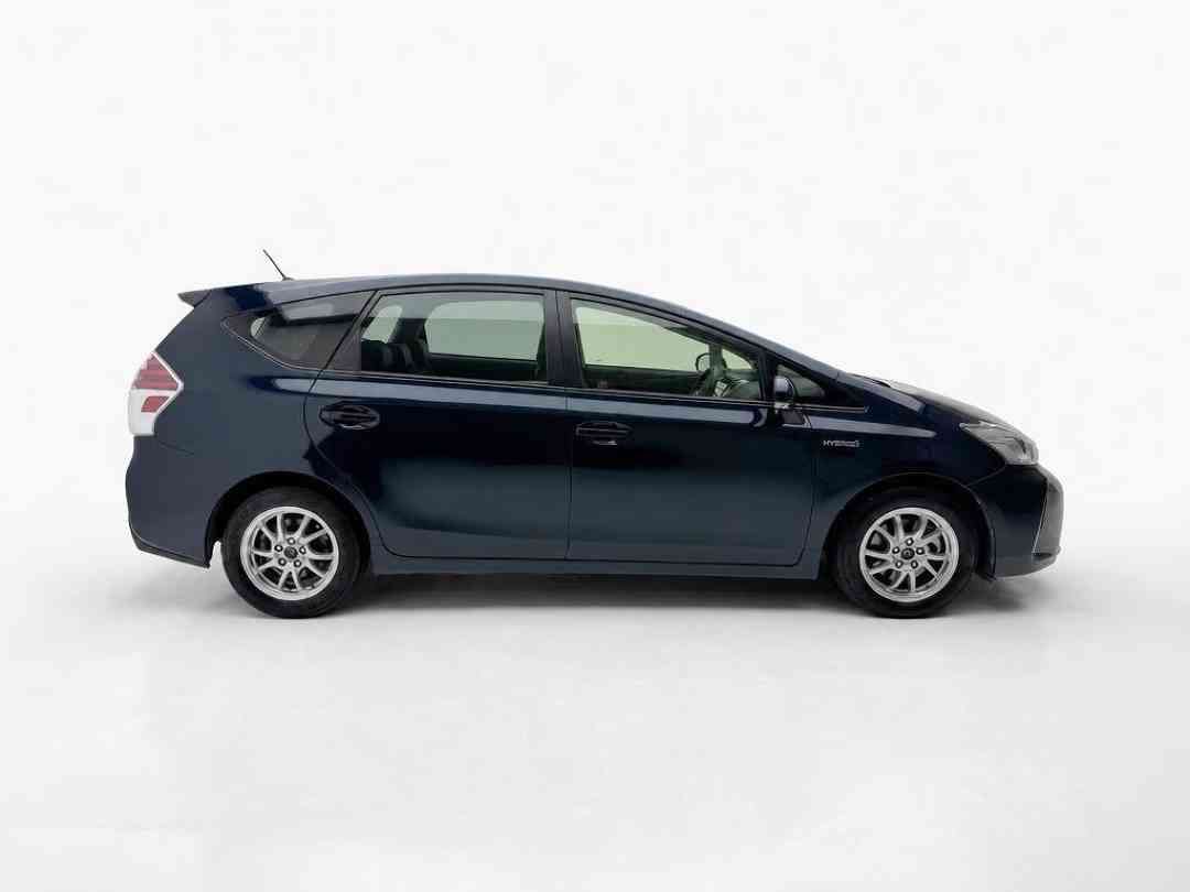 Toyota Prius Alpha Hybrid 1.8 Plus 7-Seater (A) (Category: Used Cars) located in Singapore. Submitted by vincar_pre-owned (Listing ID 1468456728, Image 2). Description: 1 owner unit. One of the most fuel efficient 7 seater Hybrid in the market! Extremely reliable and easy to maintain, with a spacious and comfortable cabin! Contact us to arrange a viewing for this unit at the v1ncar pre-owned showroom now! Features: Powered by 1.8L 4 cylinder DOHC