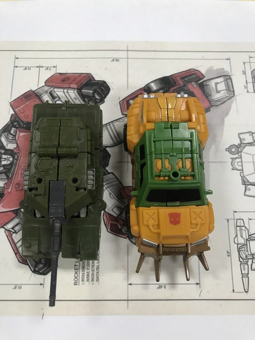 Toys hasbro Transformers (Category: Action & Battle Toys) located in San Mateo. Submitted by quikzee (Listing ID 1468298354, Image 3). Description: Set .