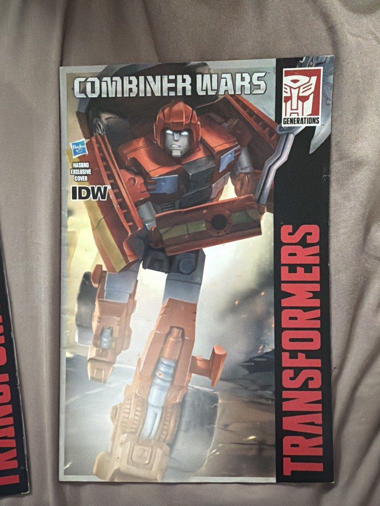 Transformers comic (Category: Other Merchandise) located in Singapore. Submitted by flower_de_clutter (Listing ID 1468355236, Image 2). Description: $10 each $36 for all 4 comics.