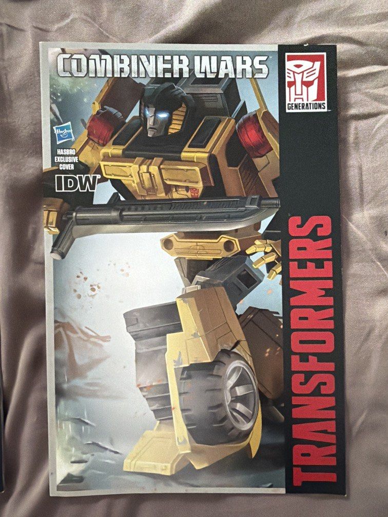 Transformers comic (Category: Other Merchandise) located in Singapore. Submitted by flower_de_clutter (Listing ID 1468355236, Image 3). Description: $10 each $36 for all 4 comics.