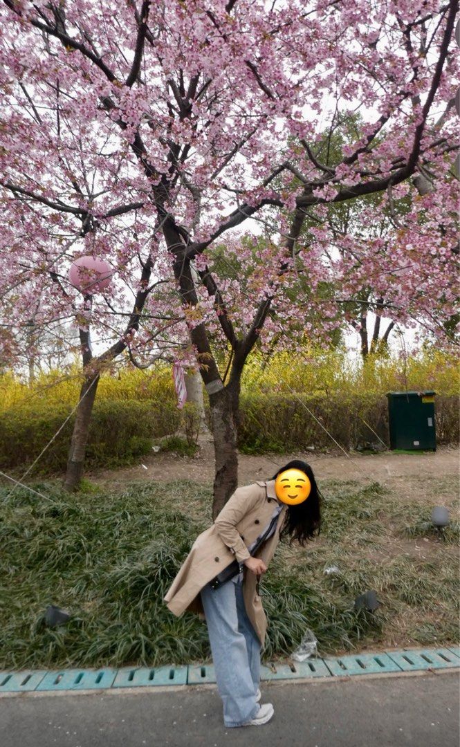Trench coat (Category: Coats, Jackets and Outerwear) located in Manila. Submitted by ceejay.14 (Listing ID 1468361318, Image 1). Description: Classic beige double-breastedmid-length trench coat with dark buttons With belt .