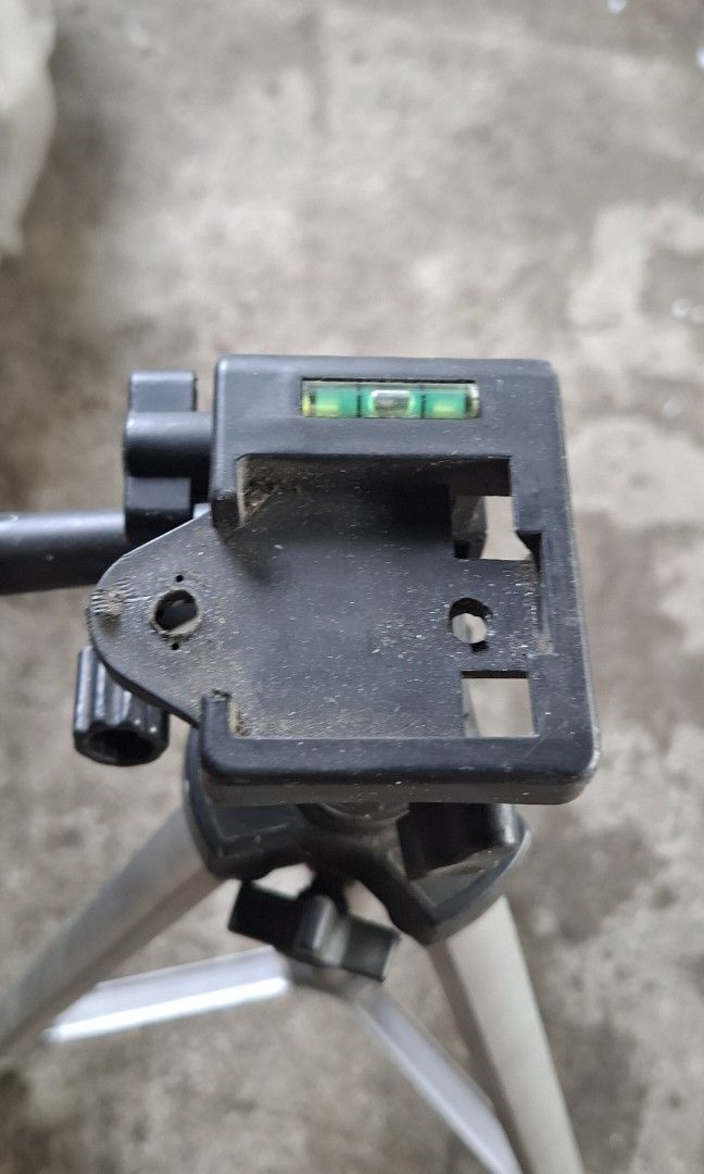Tripod (Category: Tripods & Monopods) located in Valenzuela. Submitted by winssian (Listing ID 1468318560, Image 3). Description: missing clip japan made no damage on tripod.