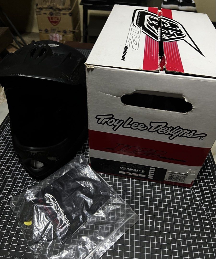Troy Lee Designs D2 Helmet (Category: Bicycles) located in Meycauayan. Submitted by trinidad_trading (Listing ID 1468394699, Image 1). Description: Troy Lee Designs D2 Helmet Midnight 2 Black Size Large Condition 9/10 Price 7,000+Shipping Fee.