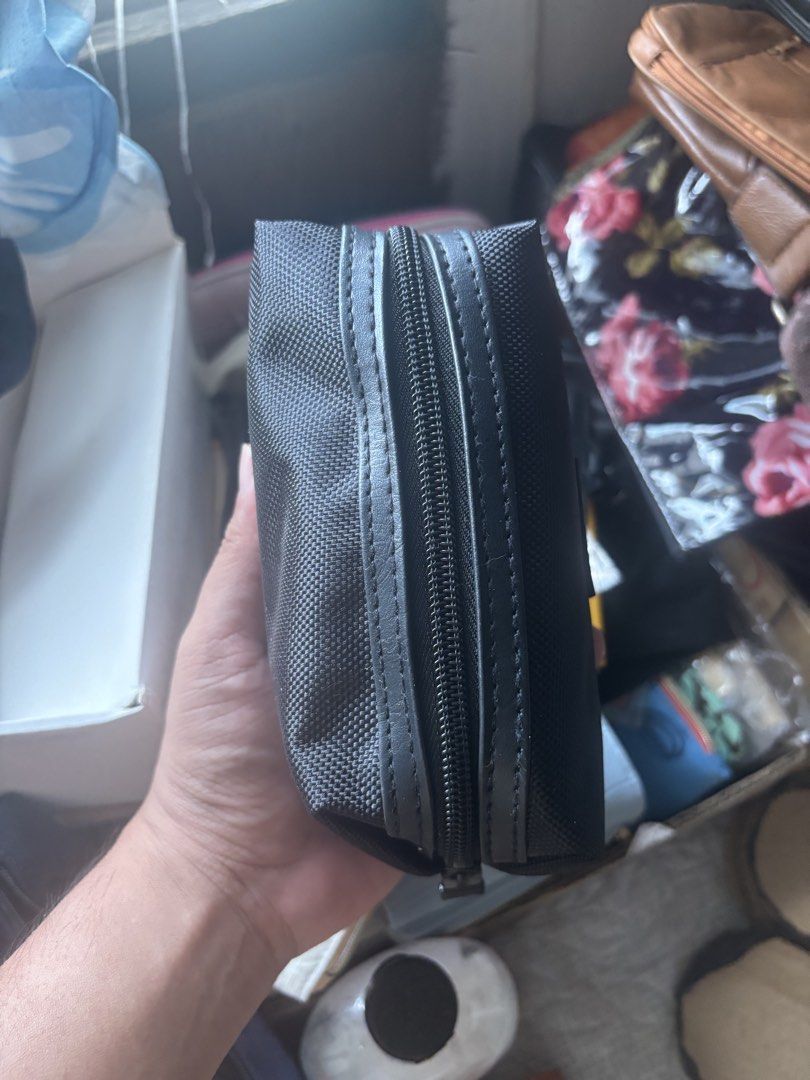 Tumi Pouch (Category: Belt bags, Clutches and Pouches) located in Cavite. Submitted by owsssss (Listing ID 1468310642, Image 3). Description: .