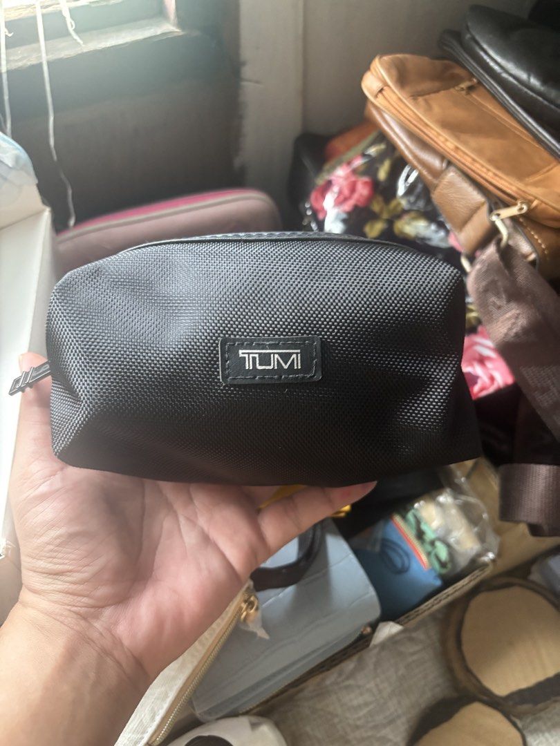 Tumi Pouch (Category: Belt bags, Clutches and Pouches) located in Cavite. Submitted by owsssss (Listing ID 1468310642, Image 1). Description: .