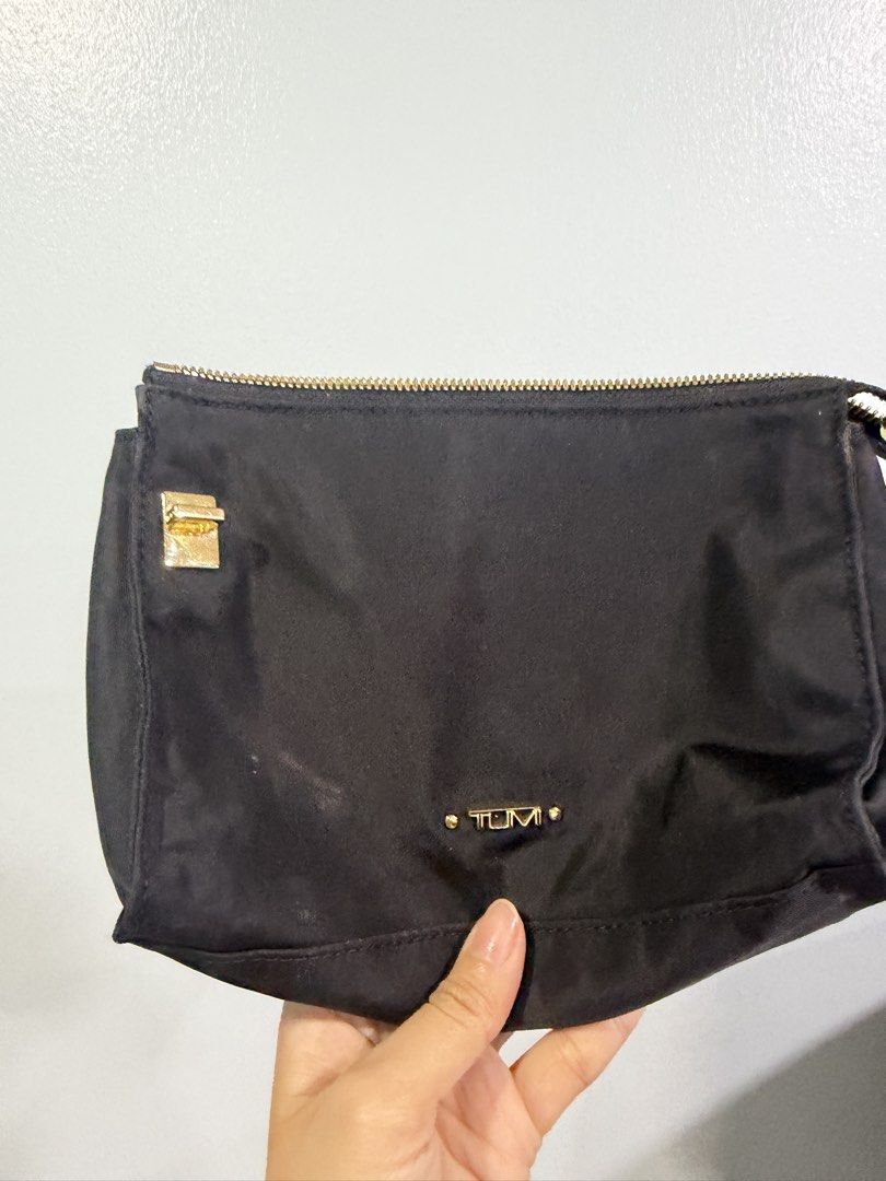 Tumi pouch (Category: Purses & Pouches) located in Quezon City. Submitted by destashingmycloset (Listing ID 1468327767, Image 1). Description: .