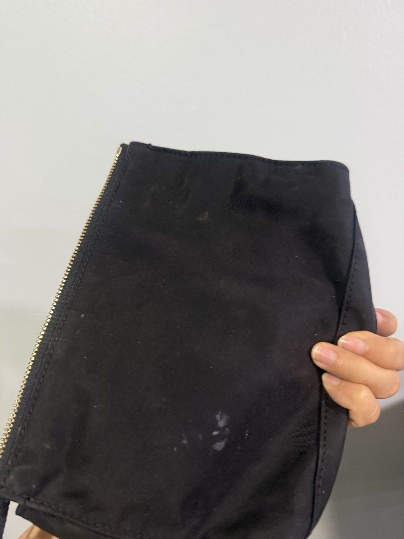Tumi pouch (Category: Purses & Pouches) located in Quezon City. Submitted by destashingmycloset (Listing ID 1468327767, Image 2). Description: .