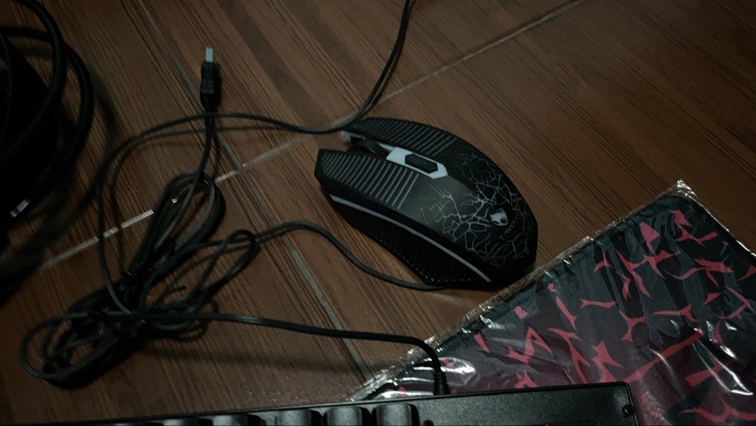 T-Wolf TF-400 4-in-1 Gaming Combo Kit (Category: Computer Keyboard) located in Manila. Submitted by cansitcanton (Listing ID 1468419197, Image 3). Description: - 4-in-1 gaming combo kit: keyboard, mouse, headset, and mousepad - Plug and play setup, perfect for PC gaming - Includes original box and manual - Ready to use to complete your desktop setup -Only Mouse Used.