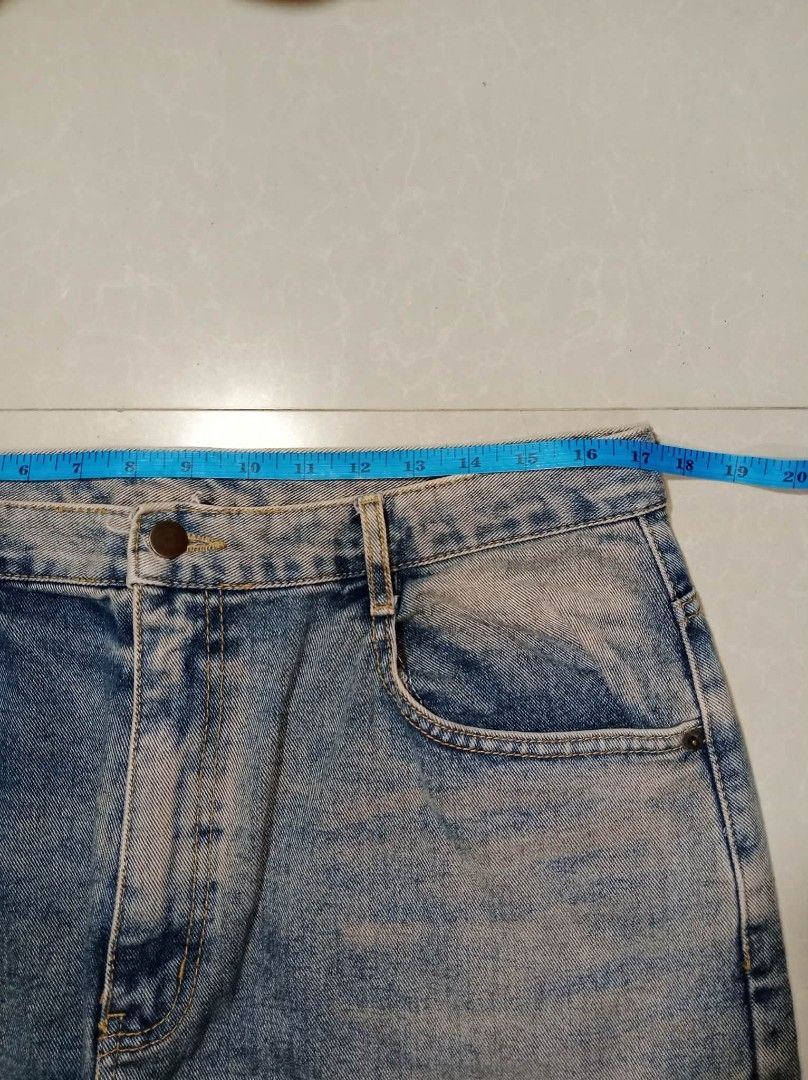 TWO-TONE DISTRESSED STYLE BAGGY PANTS (Category: Jeans) located in Ozamiz City. Submitted by khean_ibale (Listing ID 1468395789, Image 3). Description: -SIZE: 34 -COLOR RATE: 9/10 -CONDITION: 9/10 (COLOR MAY VARY DUE TO LIGHTING).