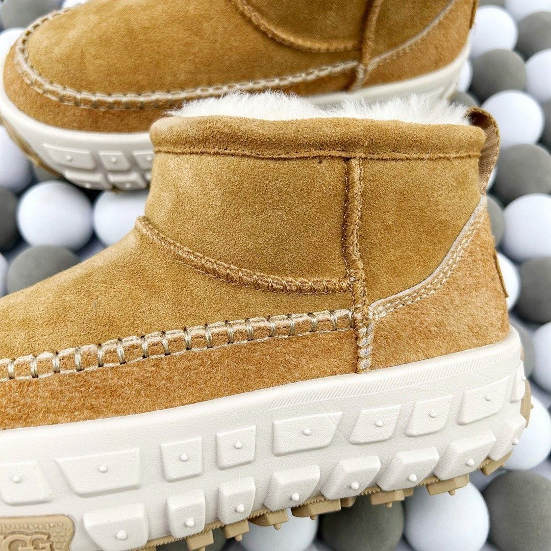 ugg (Category: Boots) located in Singapore. Submitted by outlets_ (Listing ID 1468348605, Image 8). Description: 🆕Brand new, unused, original packaging 📦【Free Shipping, Delivery in 6-9 Days】 👜 Guaranteed Quality, Cash on Delivery Available 👜 Real Product Photos, What You See Is What You Get.