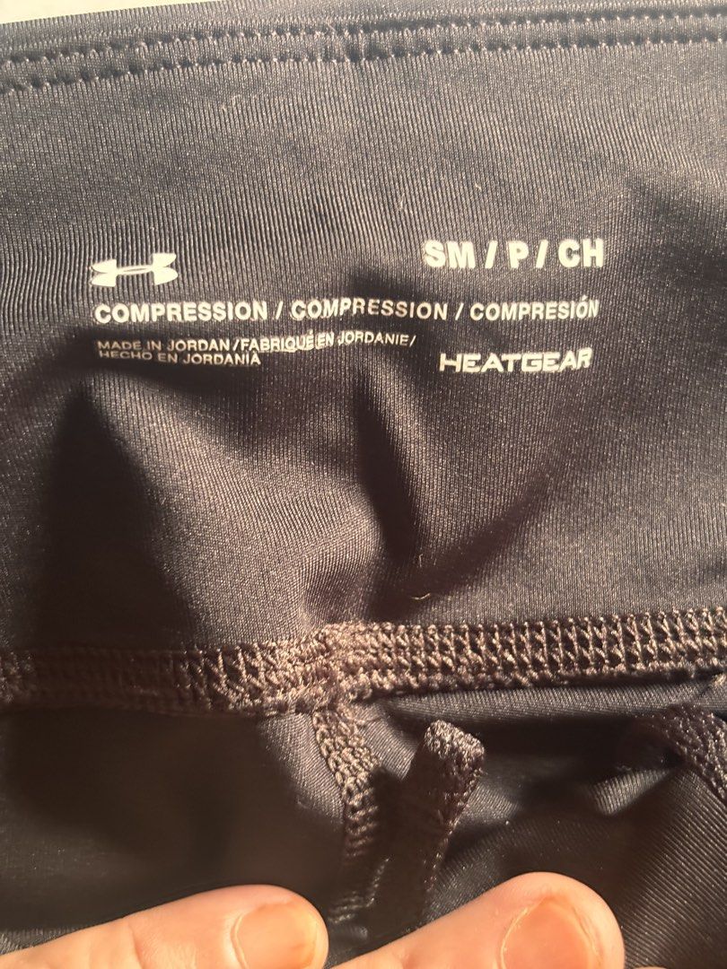 Under Armour HeatGear Compression Leggings Small (Category: Activewear) located in Marikina City. Submitted by boutiquekoh (Listing ID 1468299709, Image 1). Description: - Brand: Under Armour - Style: HeatGear compression cropped leggings - Color: Black - Size: Small / Petite / Chika - Details: Paneling down the legs, brand logo on the right thigh - Condition: Brand new with original tags attached.