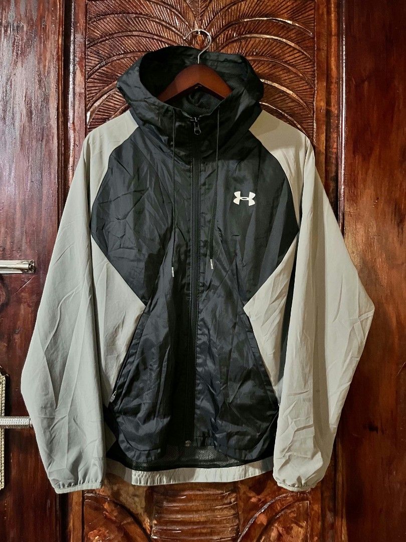 UnderArmour Stretch Woven Running Jacket (Category: Coats, Jackets and Outerwear) located in Bulacan. Submitted by 1008.thrift (Listing ID 1468435378, Image 1). Description: UnderArmour Stretch Woven Running Jacket W22xL26.5 MEDIUM to LARGE NO ISSUE EXCELLENT CONDITION.
