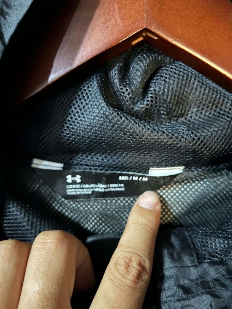 UnderArmour Stretch Woven Running Jacket (Category: Coats, Jackets and Outerwear) located in Bulacan. Submitted by 1008.thrift (Listing ID 1468435378, Image 2). Description: UnderArmour Stretch Woven Running Jacket W22xL26.5 MEDIUM to LARGE NO ISSUE EXCELLENT CONDITION.