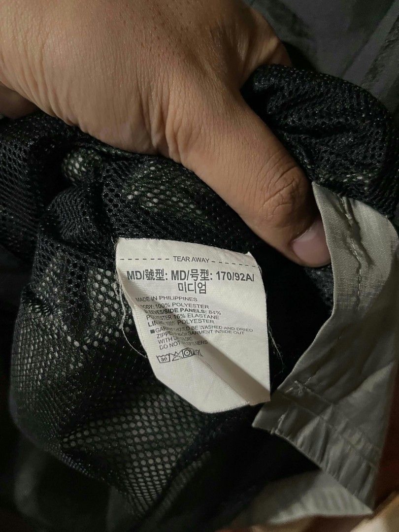 UnderArmour Stretch Woven Running Jacket (Category: Coats, Jackets and Outerwear) located in Bulacan. Submitted by 1008.thrift (Listing ID 1468435378, Image 3). Description: UnderArmour Stretch Woven Running Jacket W22xL26.5 MEDIUM to LARGE NO ISSUE EXCELLENT CONDITION.