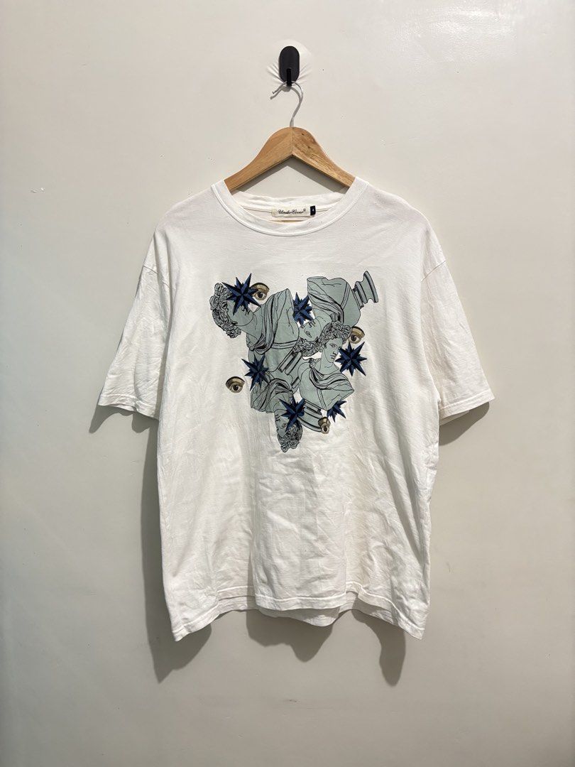 Undercover Roman Statue Tee (Category: Tshirts & Polo Shirts ) located in Cabiao. Submitted by thelifeofgelo (Listing ID 1468427328, Image 1). Description: Undercover Roman Statue Tee Size: 4 Width: 22 Length: 28 Color rate: 9/10 Very good condition Price: 850 + shipping fee.