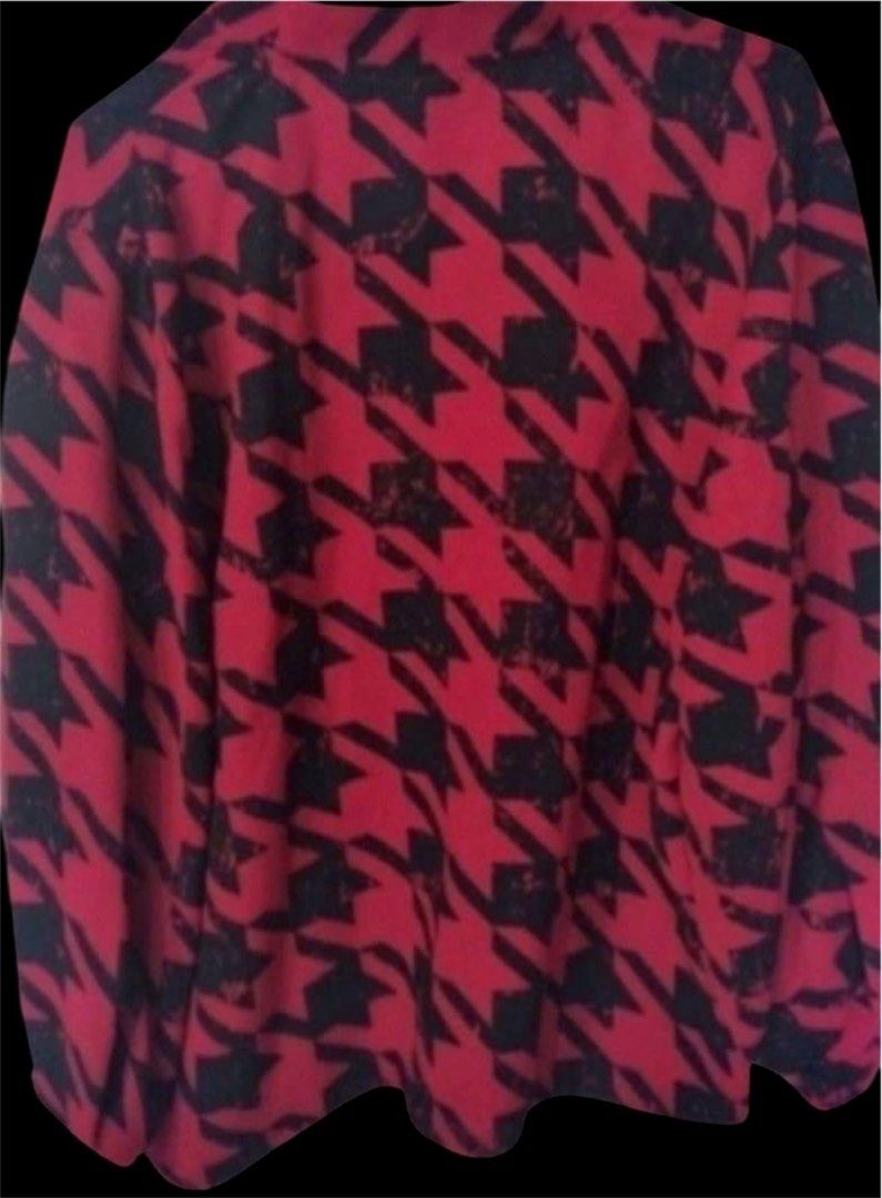 UNIFORM Red and Black Houndstooth Long Sleeve Blouse (Category: Blouses) located in Quezon City. Submitted by kcobs (Listing ID 1468400589, Image 2). Description: - Brand: Uniform - fits medium best - Design: Red and black houndstooth print - Neckline: V-neck with trendy crossover collar detail - Sleeves: Long sleeves - Fabric: Lightweight and comfortable - Style: Versatile for casual wear or dressing up.
