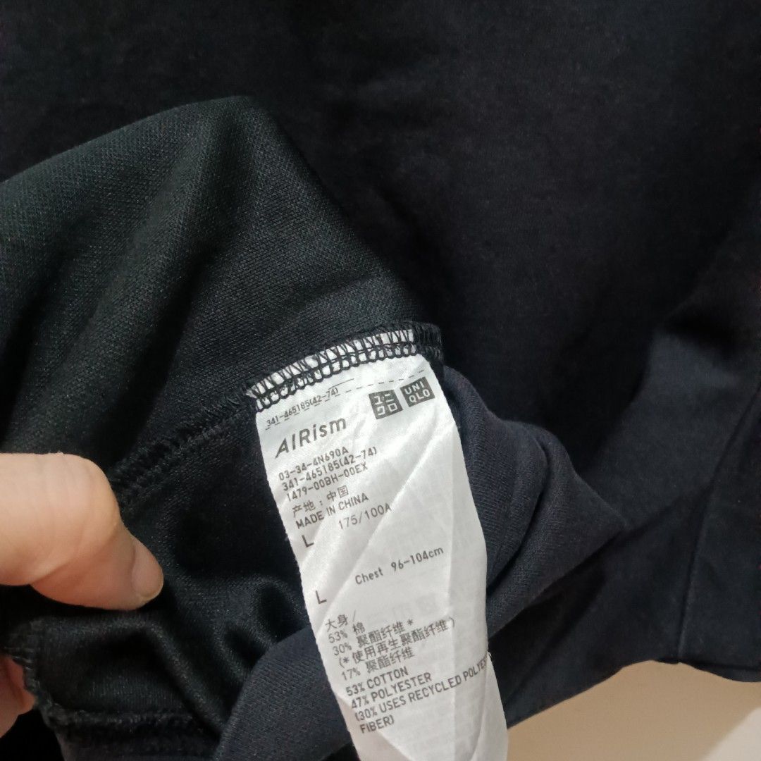UNIQLO AIRISM Black Large (Category: Tshirts & Polo Shirts ) located in Caloocan City. Submitted by jaychingsss (Listing ID 1468395633, Image 3). Description: Uniqlo Airism - 150 22x27 Color Rate: 9/10 Complete Tags NEED WASH.