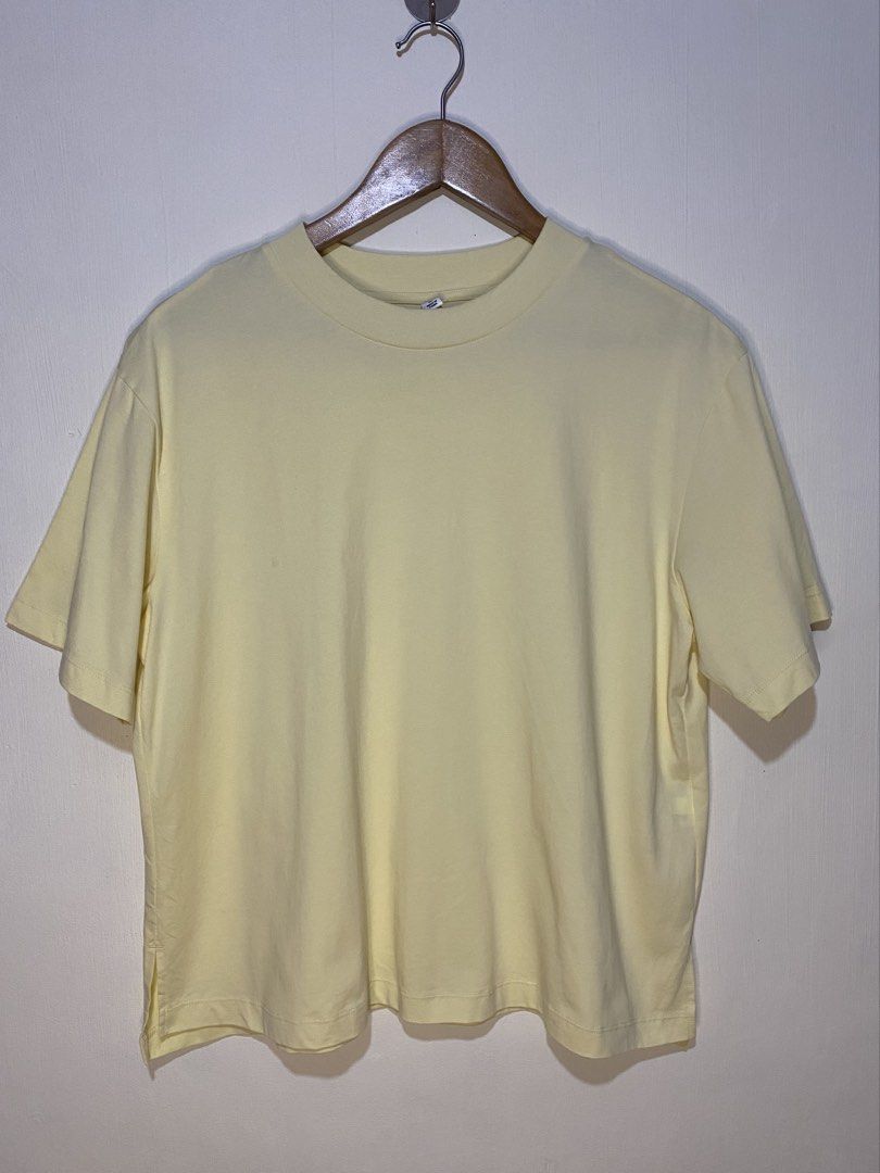 UNIQLO airism cotton tshirt (Category: Shirts) located in General Trias. Submitted by aandrcollections (Listing ID 1453522492, Image 2). Description: XL on tag.