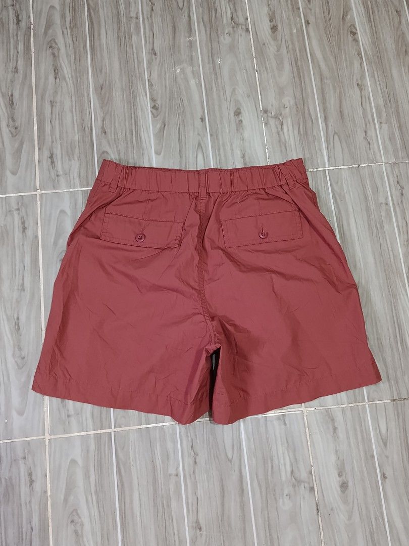 UNIQLO BAKER SHORTS (freeshipping) (Category: Shorts) located in Quezon City. Submitted by gyl-stop (Listing ID 1468427208, Image 3). Description: free shipping 28 x 16 excellent condi cr: 9.8/10 issue: none.