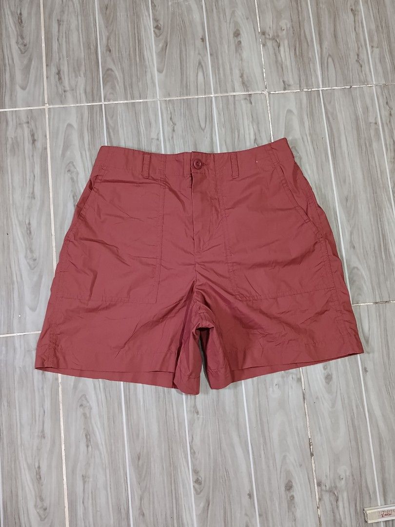 UNIQLO BAKER SHORTS (freeshipping) (Category: Shorts) located in Quezon City. Submitted by gyl-stop (Listing ID 1468427208, Image 1). Description: free shipping 28 x 16 excellent condi cr: 9.8/10 issue: none.