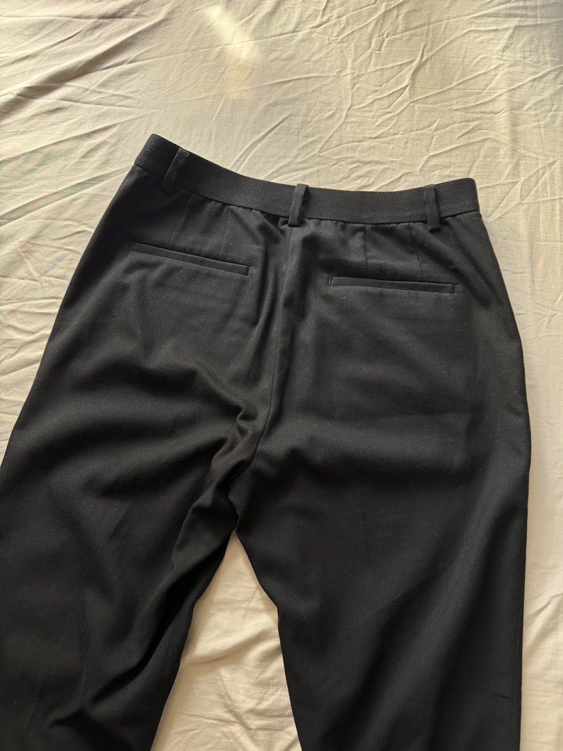 Uniqlo Black Smart Ankle Pants Size M (Category: Jeans) located in Mandaluyong City. Submitted by uol77 (Listing ID 1468338412, Image 3). Description: - Brand: Uniqlo - Color: Versatile clean black - Size: M (Waist: 63-69 cm, Hips: 88-94 cm) - Features: Belt loops and functional back pockets - Condition: Excellent, clean inside and out with tags fully intact - Style: Perfect for both work and casual wear.