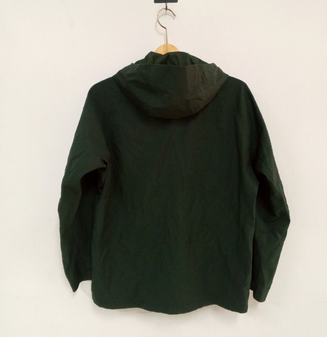 Uniqlo Blocktech Parka Green (Category: Coats, Jackets and Outerwear) located in Mabalacat. Submitted by cjpacleb (Listing ID 1468318819, Image 3). Description: BLOCKTECH Parka Small on tag Sleeve length 27 in Length 25 in Width 17 in Excellent condition Pampanga pwede po VC for proof of Legitimacy Via J&T.