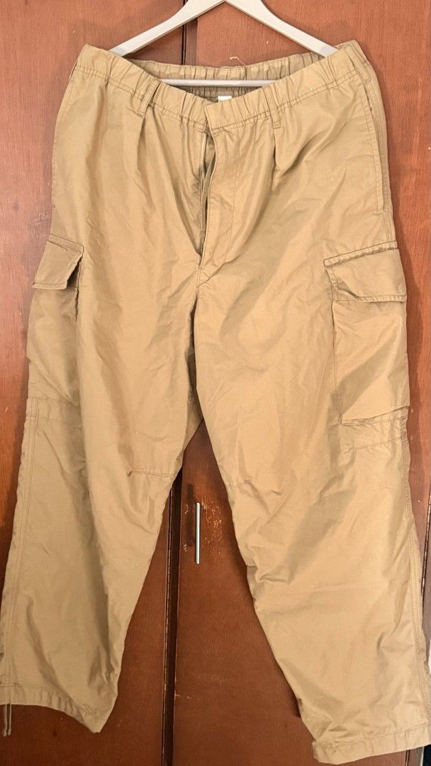 Uniqlo Cargo Pants Beige Size L (Category: Trousers) located in Pasig City. Submitted by 35th.store (Listing ID 1468491151, Image 2). Description: - Brand: Uniqlo - Item: Cargo Pants - Color: Beige - Size: L (Waist 84-92cm) - Material: 66% Cotton, 34% Nylon - Fit: Relaxed - Features: Handy side cargo pockets and adjustable cuffs - Condition: Great for everyday casual rotation no issues.