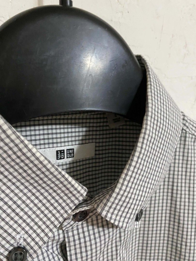 UNIQLO CHECKERED OXFORD BUTTON DOWN (Category: Formal Shirts) located in Quezon City. Submitted by thriftwithtian.ph (Listing ID 1468374653, Image 3). Description: UNIQLO CHECKERED OXFORD BUTTON DOWN SIZE: SMALL 18X27 AS NEW CONDITION NO ISSUE.