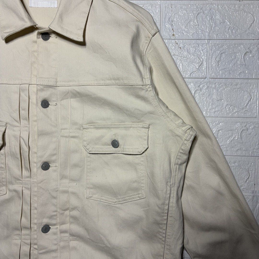 Uniqlo Denim Jacket Cream (Category: Coats, Jackets and Outerwear) located in Palompon. Submitted by paulrojas13 (Listing ID 1468298676, Image 3). Description: Size: Large (on tag) Dimensions: 22 x 25 Condition: As New Color Rate: 9.9/10 Issue: None.