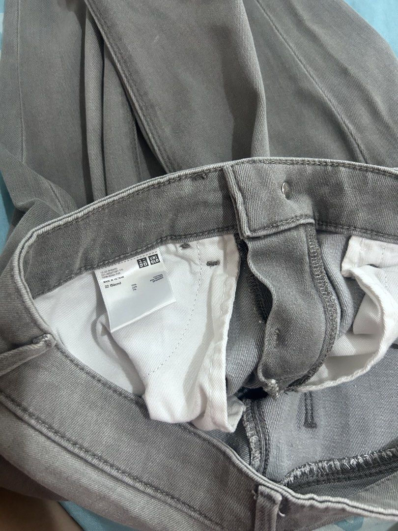 Uniqlo Grey Jeans Size 22 (Category: Jeans) located in Palo. Submitted by kaleidoscope_676 (Listing ID 1468296441, Image 2). Description: - Brand: Uniqlo - Color: Versatile Grey - Size: 22 (Fits 56cm waist) - Material: Cotton, polyester, and spandex blend with comfortable stretch - Features: Classic front button, zip fly, and standard front and back pockets - Origin: Made in Vietnam - Style: Easy to pair with any daily top for a casual look.