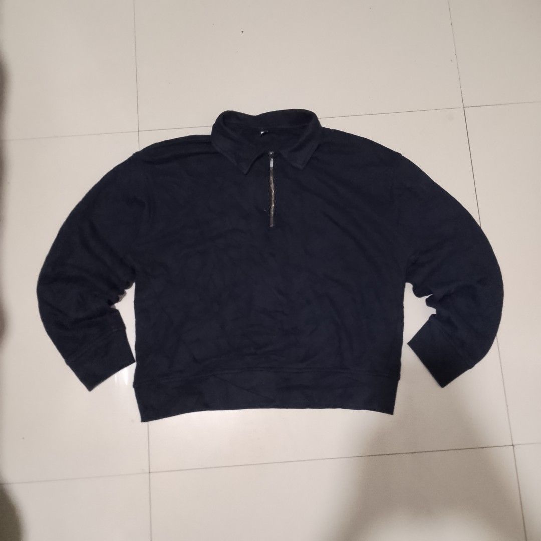 Uniqlo half zip polo sweater (Category: Activewear) located in New Washington. Submitted by kodak_ice (Listing ID 1468283726, Image 1). Description: .