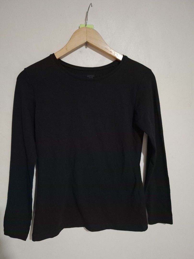 Uniqlo heattech extrawarm M (Category: Longsleeves) located in Subic. Submitted by petitecorner22 (Listing ID 1468426060, Image 1). Description: no more haggling please.