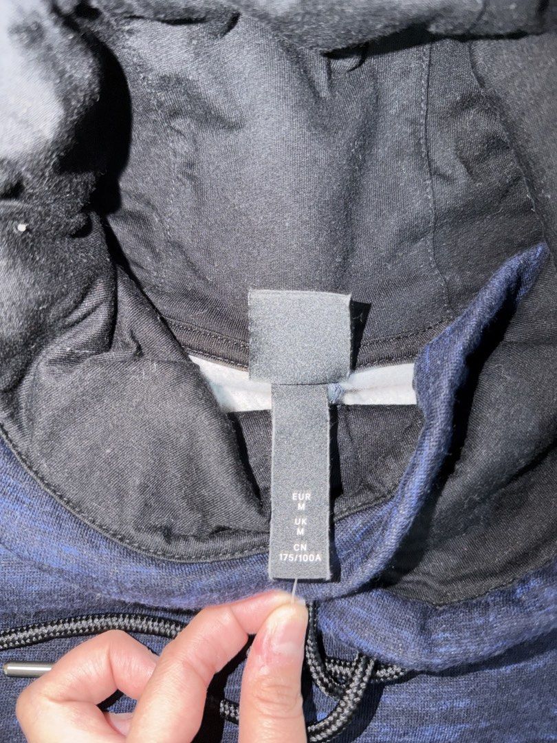 Uniqlo Hoodie (Category: Coats, Jackets and Outerwear) located in Taguig. Submitted by shop.alybuzon (Listing ID 1468327245, Image 3). Description: MOP: Gcash (Payment before ship/delivery) Courier: Same day — Lalamove/Grab J&T Express.