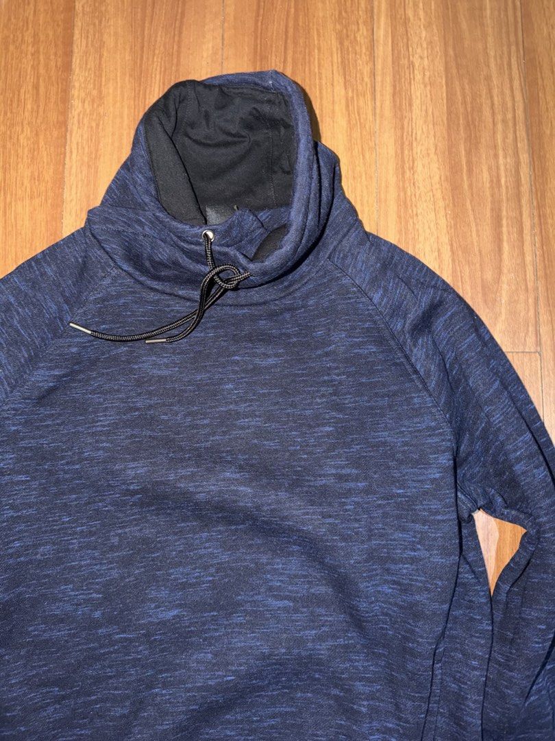 Uniqlo Hoodie (Category: Coats, Jackets and Outerwear) located in Taguig. Submitted by shop.alybuzon (Listing ID 1468327245, Image 2). Description: MOP: Gcash (Payment before ship/delivery) Courier: Same day — Lalamove/Grab J&T Express.