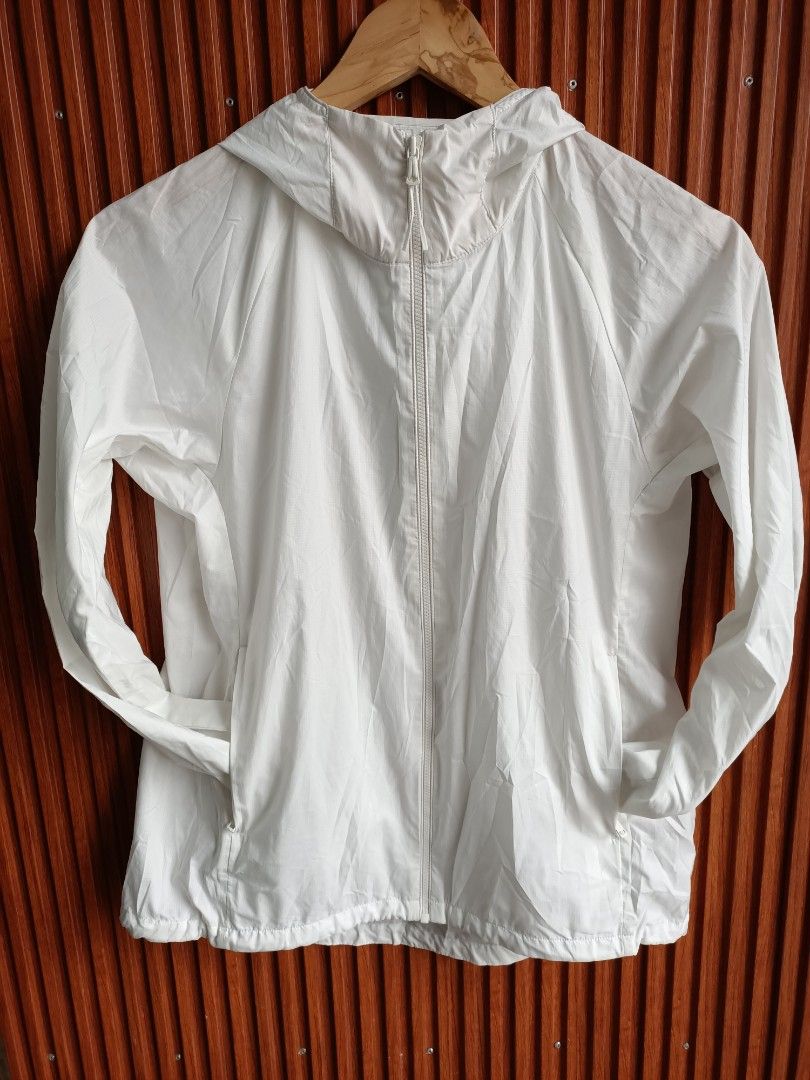 UNIQLO LADIES OUTER WEAR (Category: Coats, Jackets and Outerwear) located in Bayombong. Submitted by rheaaa00530 (Listing ID 1468299562, Image 1). Description: UNIQLO LADIES JACKET -DURABLE WATER REPELLENCY -UV PROTECTION -LIGHTWEIGT .