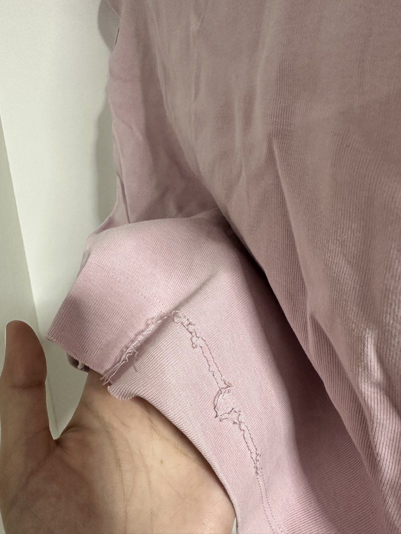 Uniqlo Medium Pink Ribbed Crop Top (Category: Shirts) located in Quezon City. Submitted by sunkissed.ph (Listing ID 1468288951, Image 2). Description: issue: tastas (see photo) ₱200 .