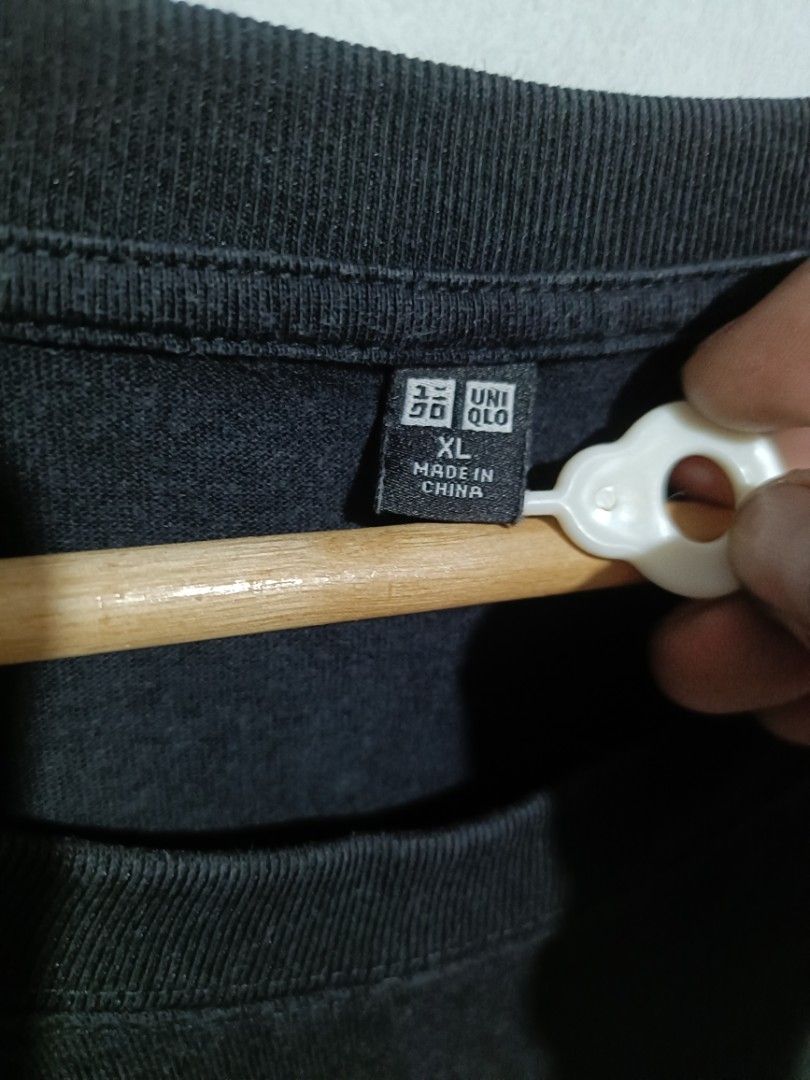 UNIQLO Oversized Pocket Tshirt (Category: Tshirts & Polo Shirts ) located in Las Pinas. Submitted by william_thrift_2023 (Listing ID 1468404789, Image 3). Description: UNIQLO Oversized Pocket Tee Crewneck (AUTHENTIC) Size XL Good Condition L 30 x 23.5 W 8/10 Color Rate Issue White Stain nasa last Pic ₱250 💵 DM ME 📩📩 Laspiñas/Greenhills Loc 📍.