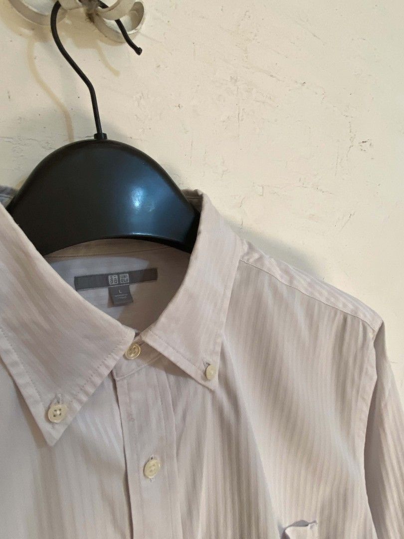 UNIQLO PINSTRIPE OXFORD WHITE BUTTON DOWN (Category: Formal Shirts) located in Quezon City. Submitted by thriftwithtian.ph (Listing ID 1468380715, Image 3). Description: UNIQLO PINSTRIPE OXFORD WHITE BUTTON DOWN SIZE: LARGE 21x29.