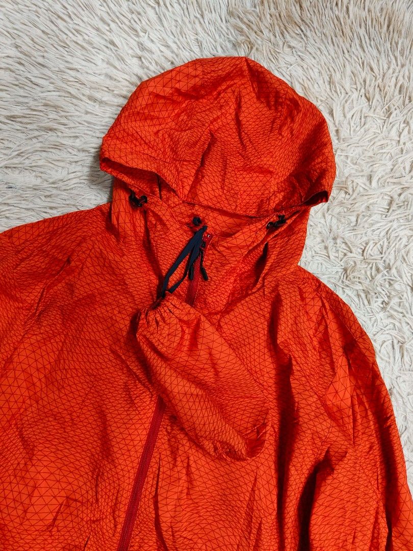 Uniqlo Pocketable UV Parka (Category: Coats, Jackets and Outerwear) located in Angeles City. Submitted by miss_independent01 (Listing ID 1468306416, Image 3). Description: Uniqlo Pocketable UV Parka Width: 22 (XL on tag) Length: 28.5 Sleeve: 25 Shoulder: 18 MOP: Gcash ✅ Mine Now, Pay Now ✅ First to Pay, Gets the Item 📍 PAMPANGA Courier: JnT 🚚🚚 PM 💌.