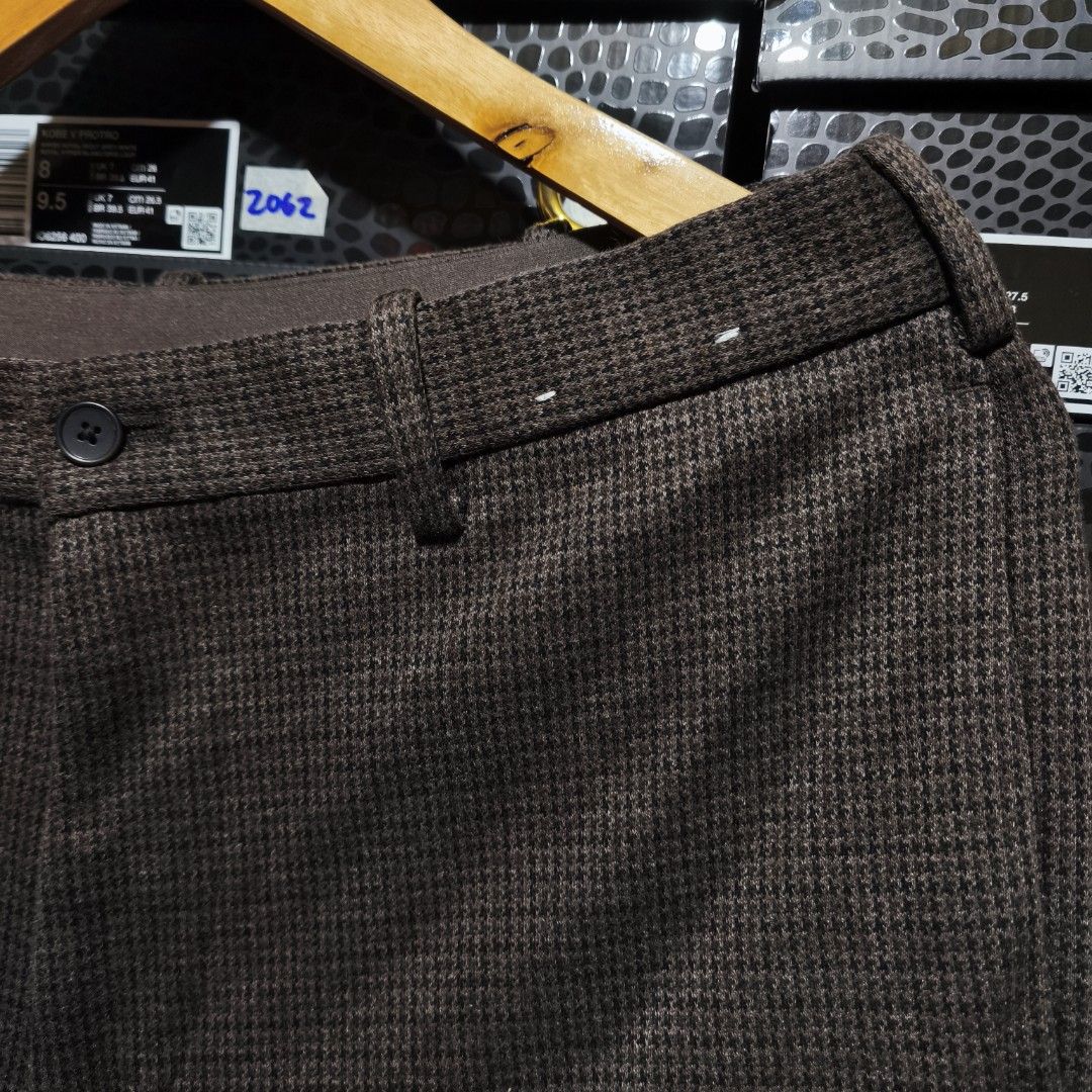 Uniqlo Smart Ankle Pants (Houndstooth; Brown) (Category: Trousers) located in Caloocan City. Submitted by thriftdeluxe3305 (Listing ID 1468396140, Image 3). Description: Uniqlo Smart Ankle Pants (Houndstooth; Brown) Waist: 29-33inches (76-84cm) Length: 37.5 inches Opening: 7.5-8 inches Size M on tag --- Color Rate: 10/10 Condition: 9.8/10 (Used; Like New Condi) *used less than 5x (I think?) --- 1,200php FREE SHIPPING via J&T Express 🛒Mall Price: