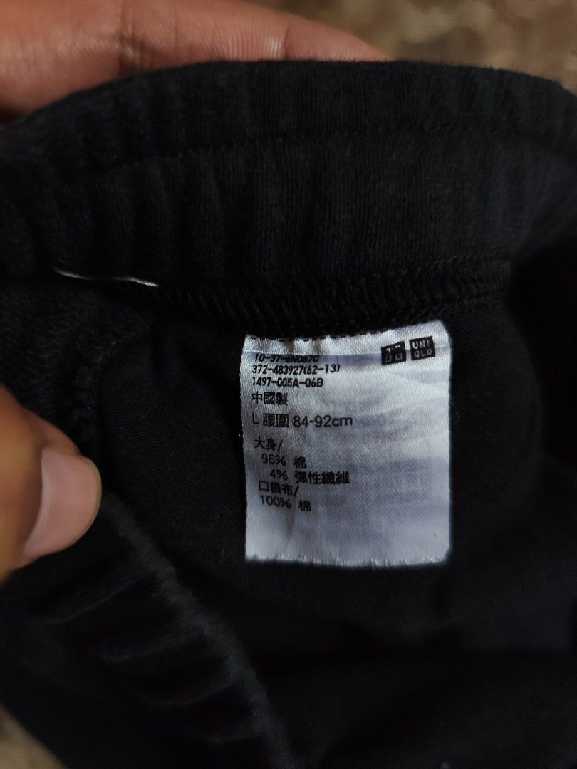 Uniqlo sweatshort (Category: Shorts) located in Kabacan. Submitted by thriftpingts (Listing ID 1468314022, Image 1). Description: Uniqlo sweatshort (L on tag Condition: 10/10 Color rate : 10/10 Waist: 30-33 Length: 18 Hem: 12 Washtags: ✅ Issue: X.